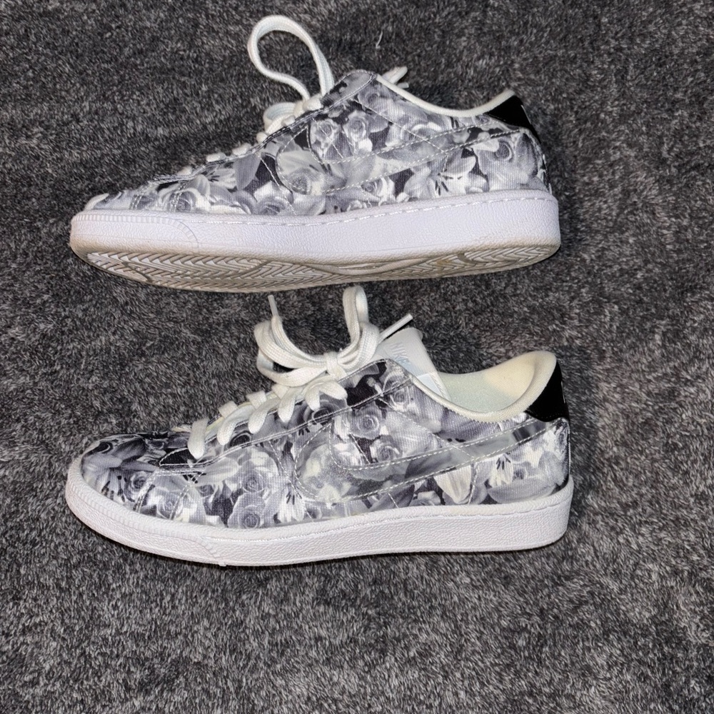 NIKE SNEAKERS